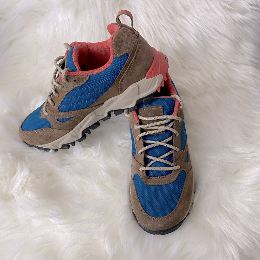 Columbia Women's Ivo Trail Hiking Shoe Color Lagoon, Coral Size Women 8